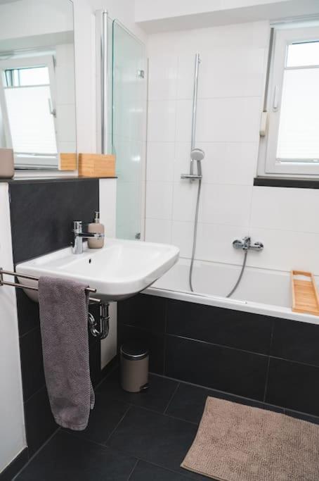 Traumwohnung Im Koelner Sueden Hürth Exterior foto